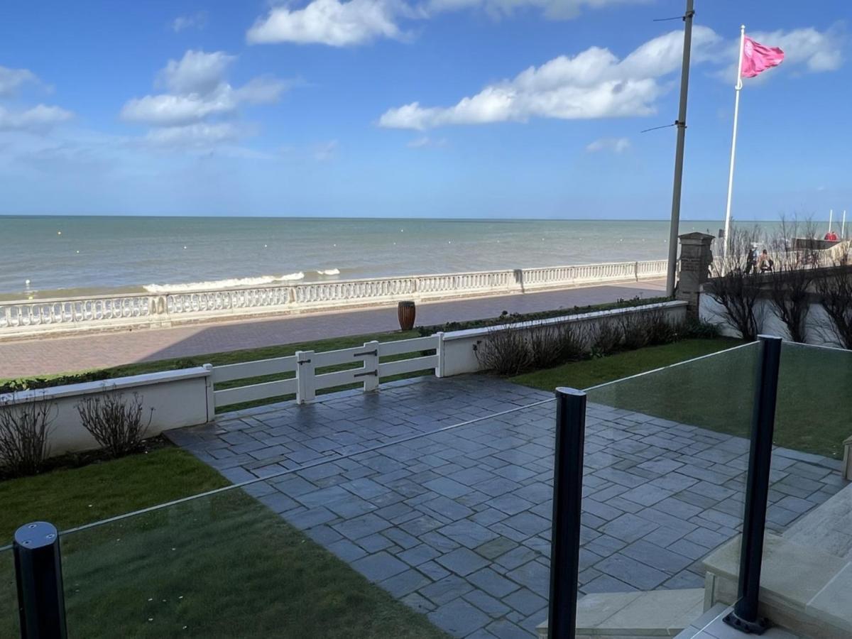Studio En Centre-Ville De Cabourg Avec Balcon Et Parking - Fr-1-487-345 Extérieur photo